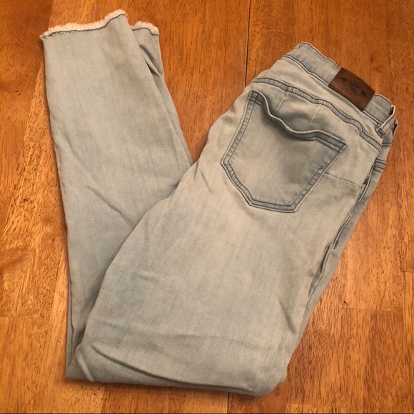 Wild Blue light wash deconstructed denim jeans 7 - Picture 4 of 7